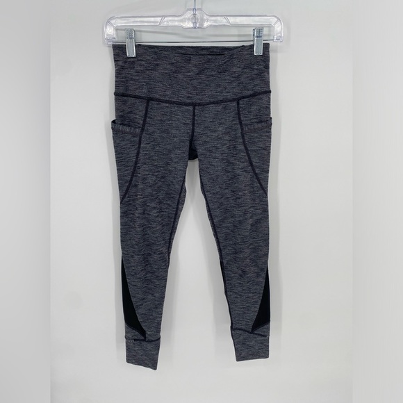 Athleta Pants - Athleta Capri Leggings with Pockets Size XSP